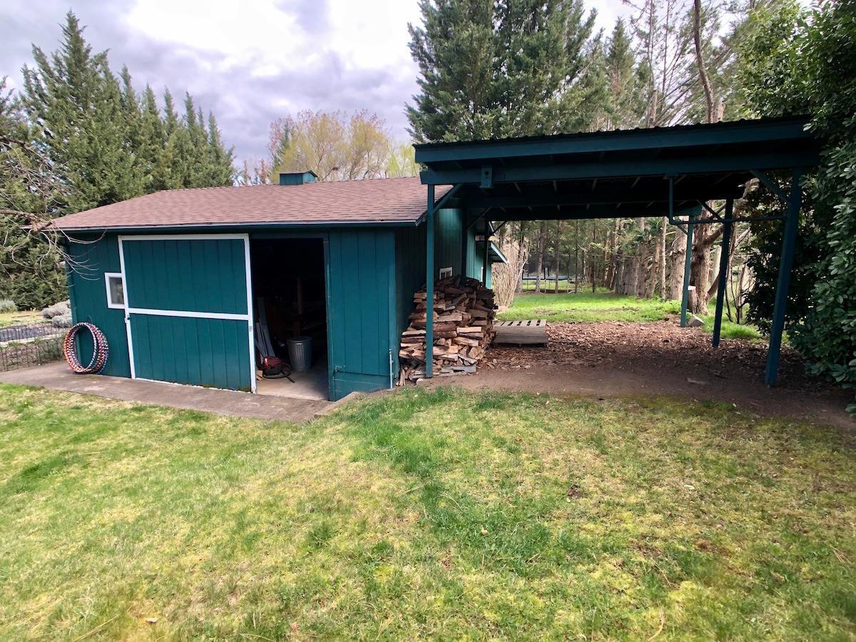 6915 Rapp Lane Talent, OR 97540 - Photo 11 of 40 Barn + covered RV parking