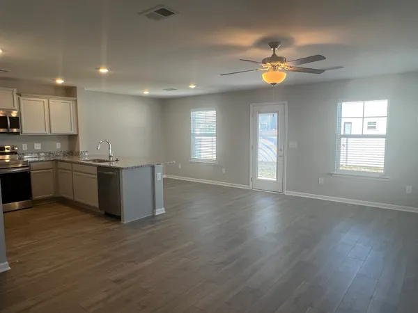 $2,095 | 153 Stonehenge Circle, Manchester, TN 37355