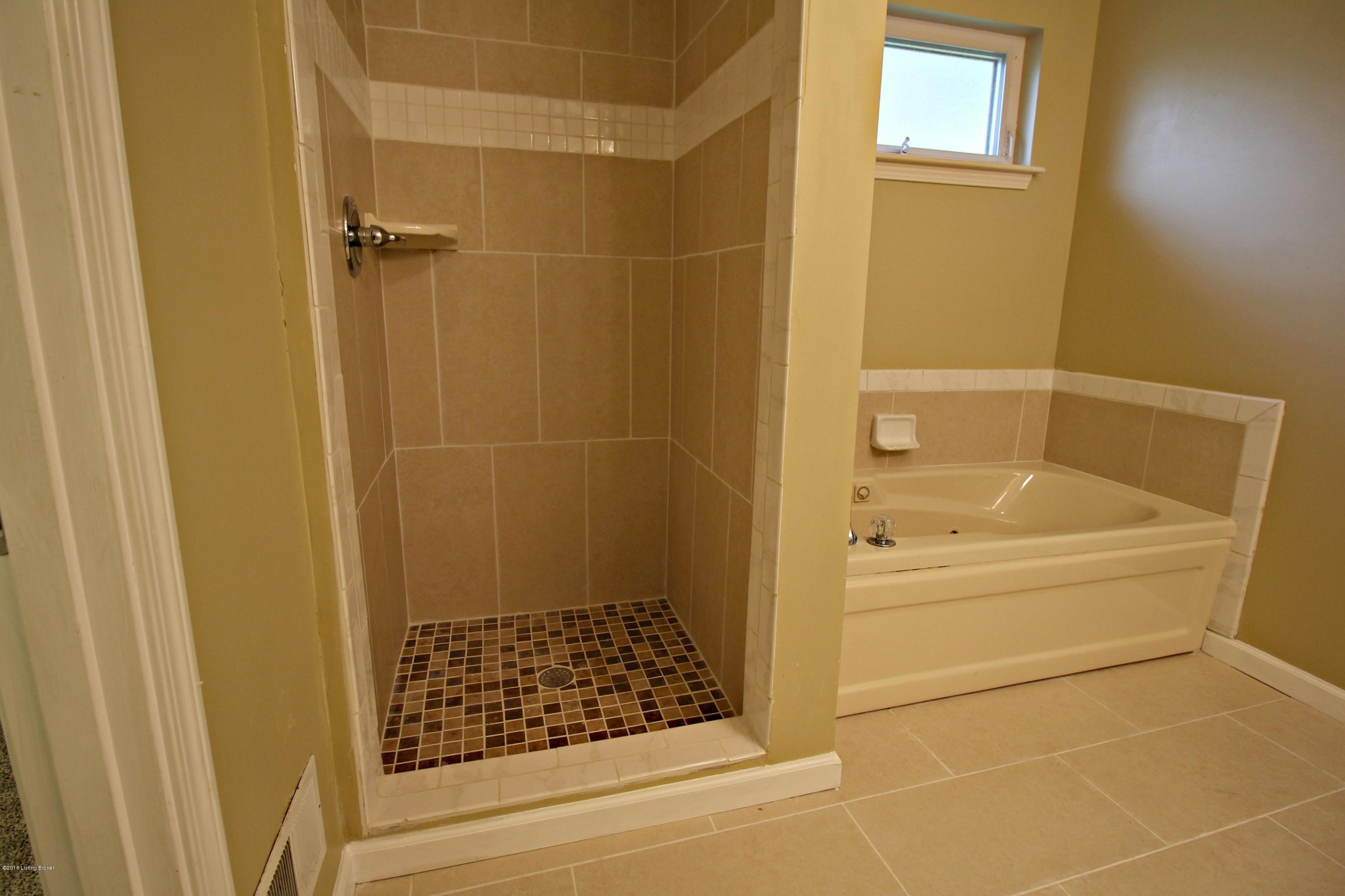 8209 Adams Run Road Louisville, KY 40228 - Photo 17 of 66 IMG_0478