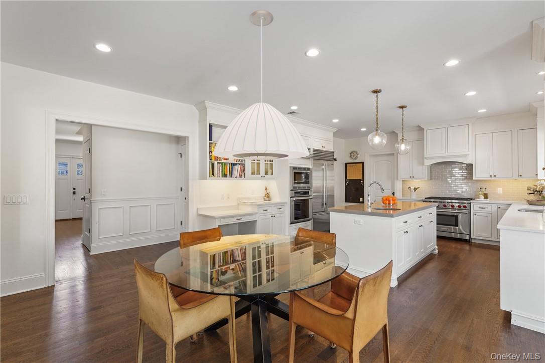 81 Spier Road Scarsdale, NY 10583 - Photo 4 of 32 Kitchen dining alcove.