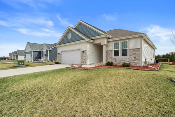 $464,900 | W218-n16022 Tiger Lily Drive, Jackson, WI 53037