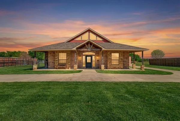 $569,000 | 611 Mohawk Street, Tioga, TX 76271