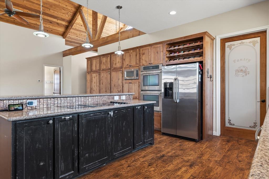 611 Mohawk Street Tioga, TX 76271 - Photo 11 of 37 Kitchen with built in wine rack