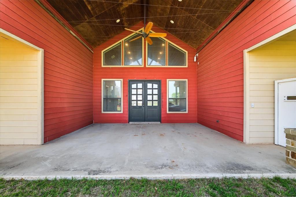 611 Mohawk Street Tioga, TX 76271 - Photo 32 of 37 Covered back patio