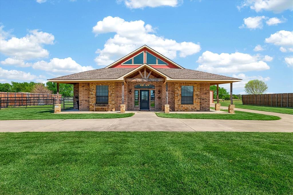 611 Mohawk Street Tioga, TX 76271 - Photo 33 of 37 Front view with circular driveway
