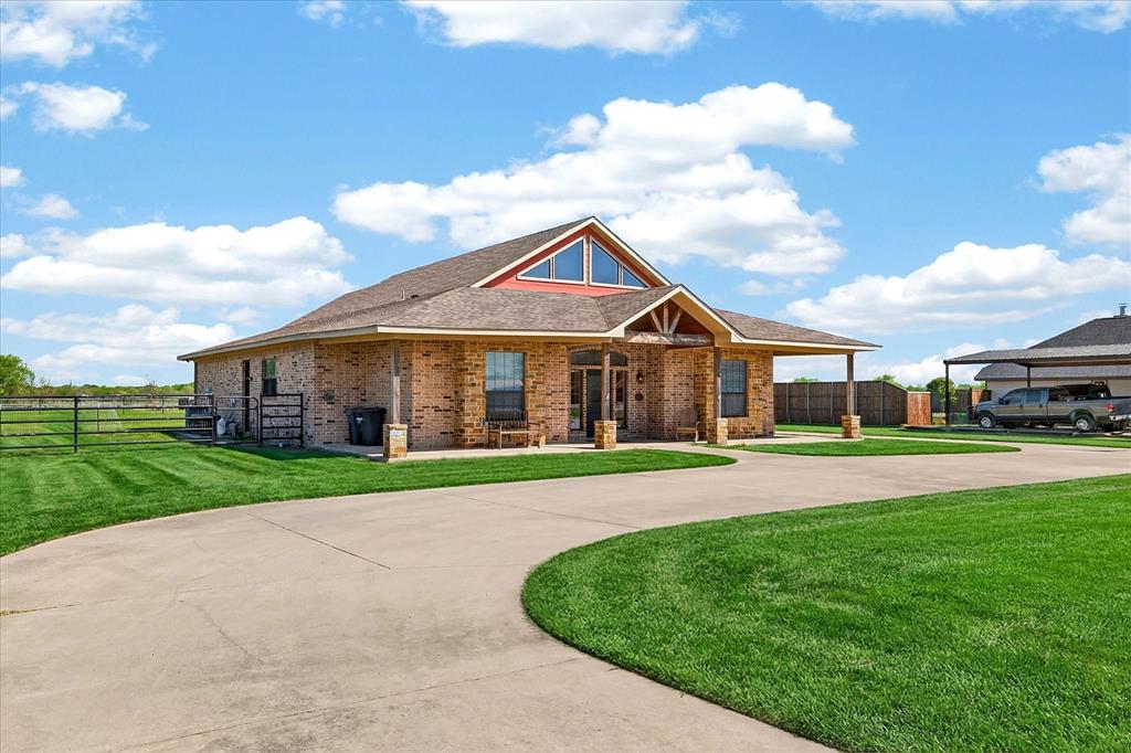 611 Mohawk Street Tioga, TX 76271 - Photo 34 of 37 Front view with circular driveway