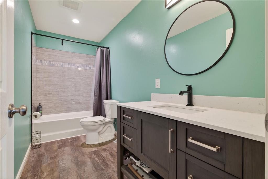 611 Mohawk Street Tioga, TX 76271 - Photo 35 of 37 Full bathroom #4 located in the shop