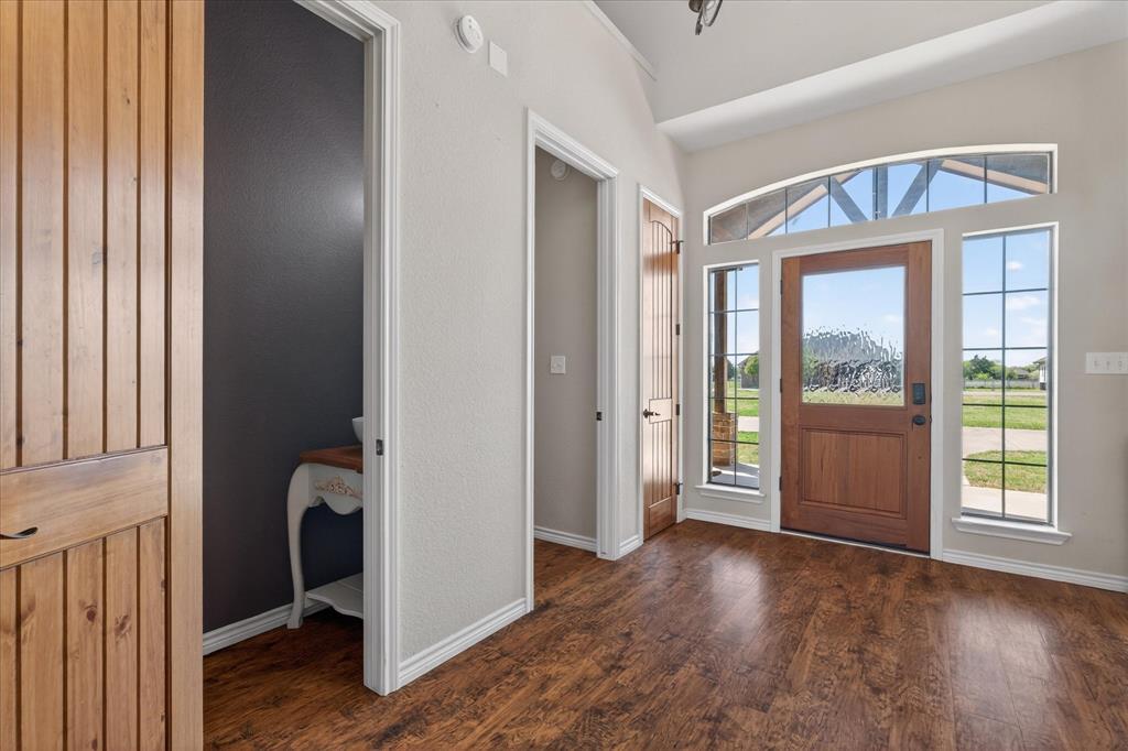 611 Mohawk Street Tioga, TX 76271 - Photo 6 of 37 Front door entry showing half bathroom
