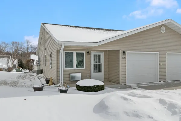 $174,900 | 1505 Manassas Drive, Unit 50, Baraboo, WI 53913