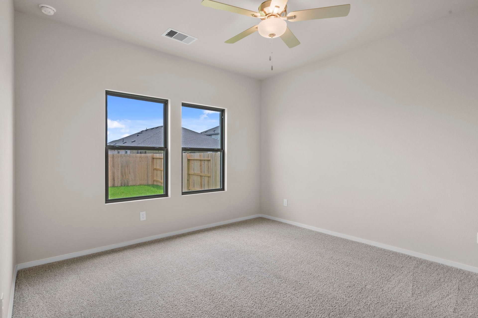 1950 Stargazer Lane Angleton, TX 77515 - Photo 15 of 34