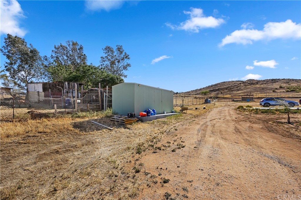 23161 Forrest Road Perris, CA 92570 - Photo 35 of 43 a backyard of a house