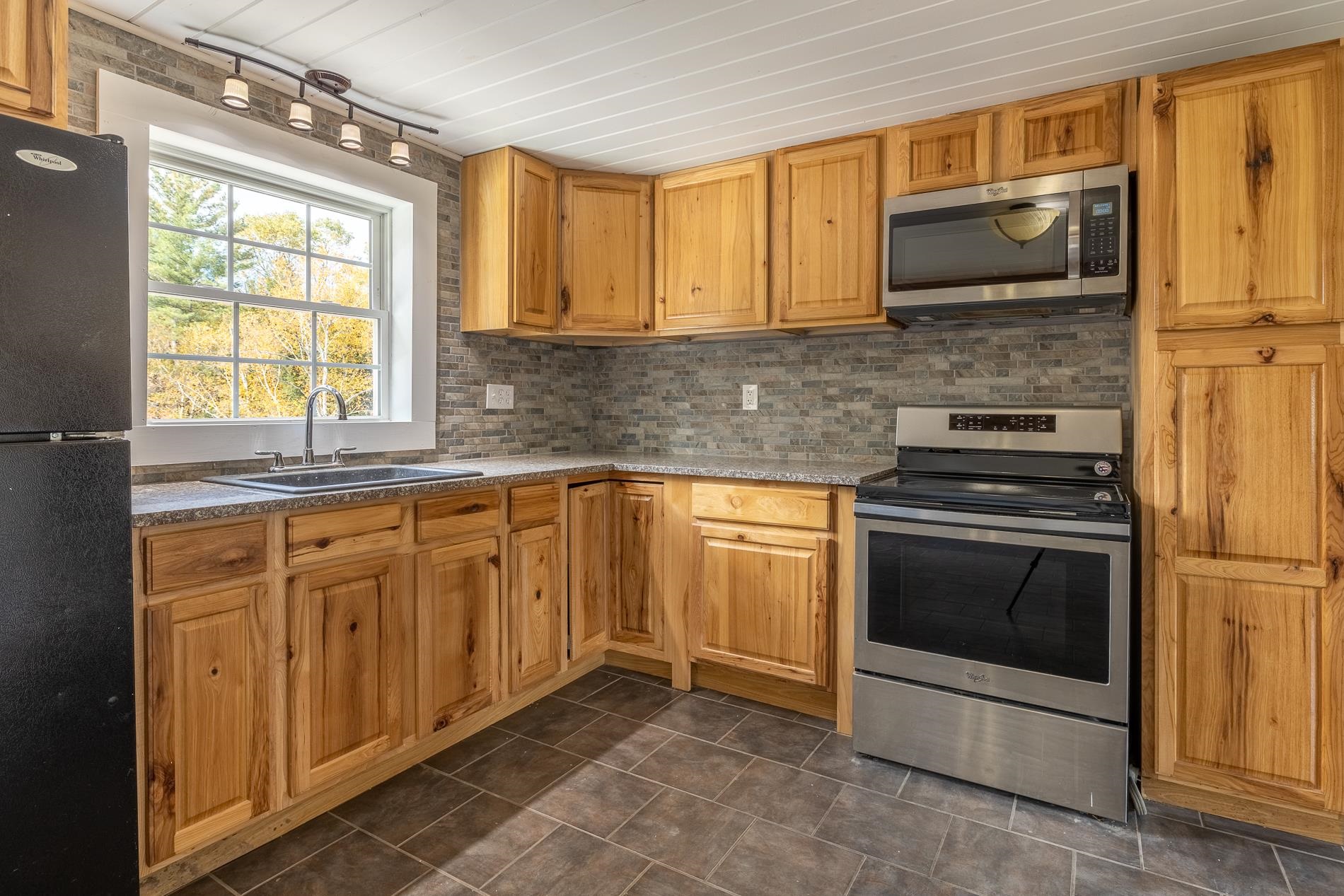 166 Elm Hill Street Springfield, VT 05156 - Photo 9 of 40