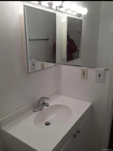 $1,950 | 206 West Broadway, Port Jefferson, NY 11777