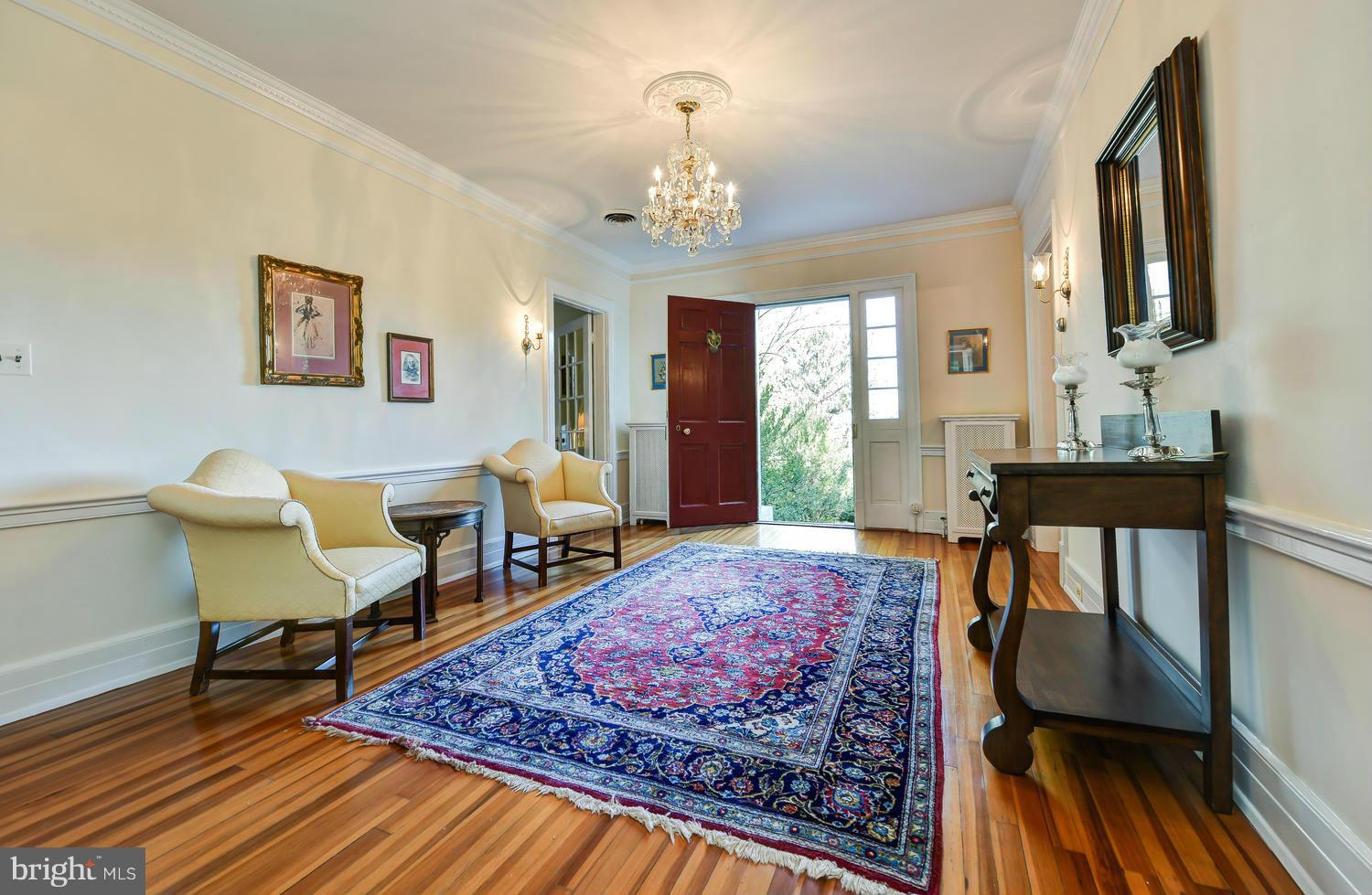 2210 Russell Road Alexandria, VA 22301 - Photo 2 of 30 Interior (General)