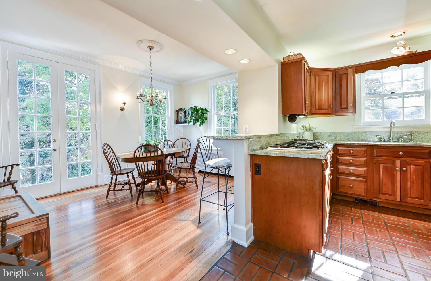 2210 Russell Road Alexandria, VA 22301 - Photo 11 of 30 Kitchen