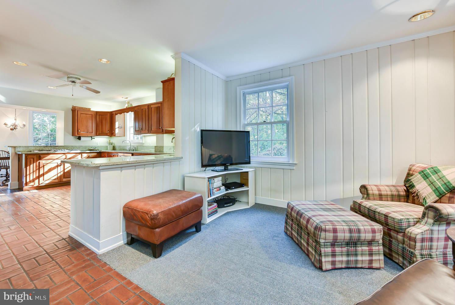 2210 Russell Road Alexandria, VA 22301 - Photo 14 of 30 Family Room