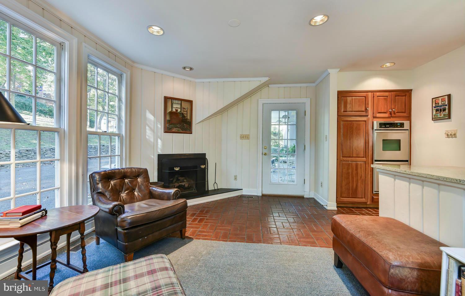 2210 Russell Road Alexandria, VA 22301 - Photo 16 of 30 Family Room