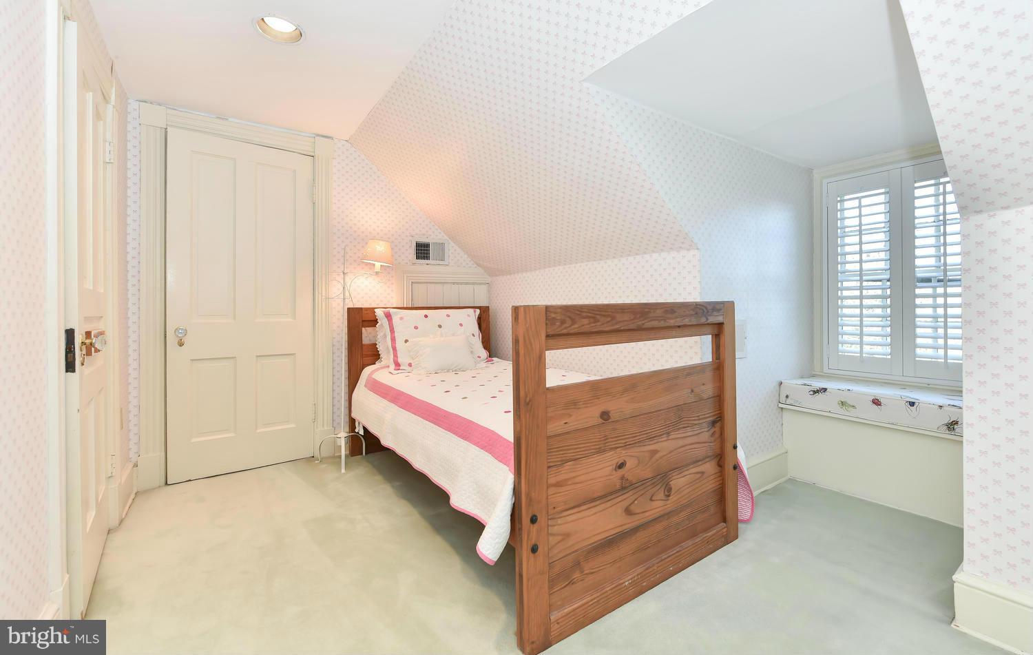 2210 Russell Road Alexandria, VA 22301 - Photo 26 of 30 Bedroom