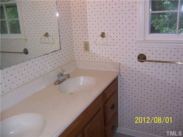 8201 Poole Road Knightdale, NC 27545 - Photo 8 of 18 Gallery Image 8