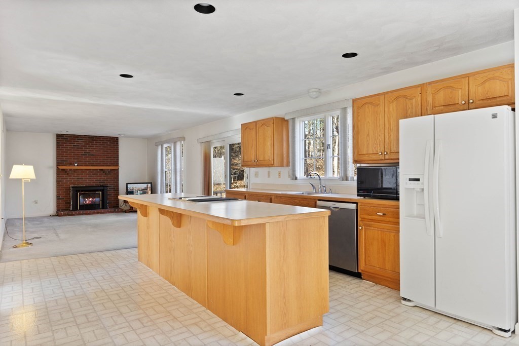 25 Spruce Road North Reading, MA 01864 - Photo 8 of 39