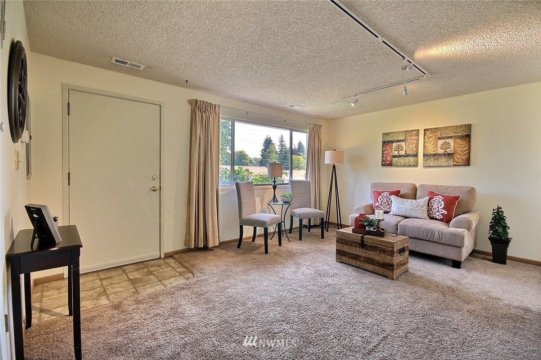 687 Redmond Avenue Northeast Renton, WA 98056 - Photo 3 of 19 Gallery Image 3