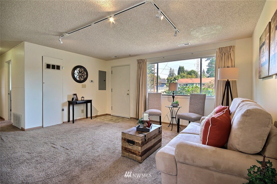687 Redmond Avenue Northeast Renton, WA 98056 - Photo 4 of 19 Gallery Image 4