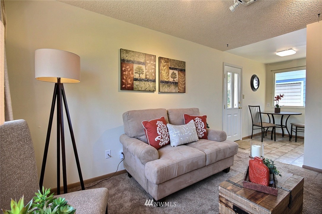 687 Redmond Avenue Northeast Renton, WA 98056 - Photo 5 of 19 Gallery Image 5