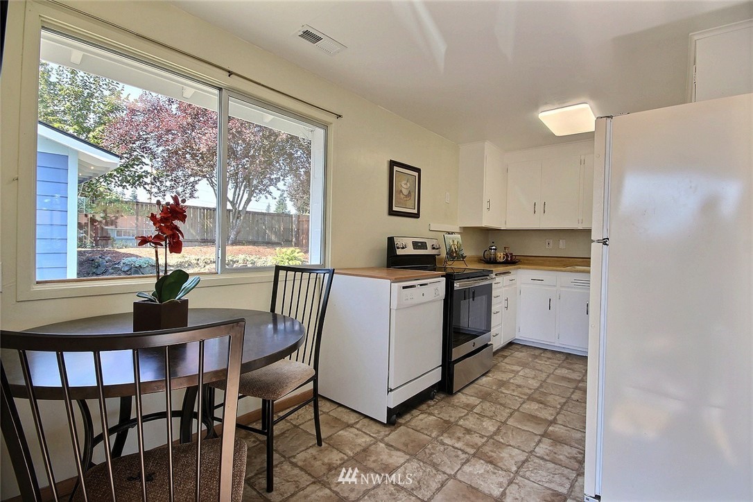 687 Redmond Avenue Northeast Renton, WA 98056 - Photo 6 of 19 Gallery Image 6