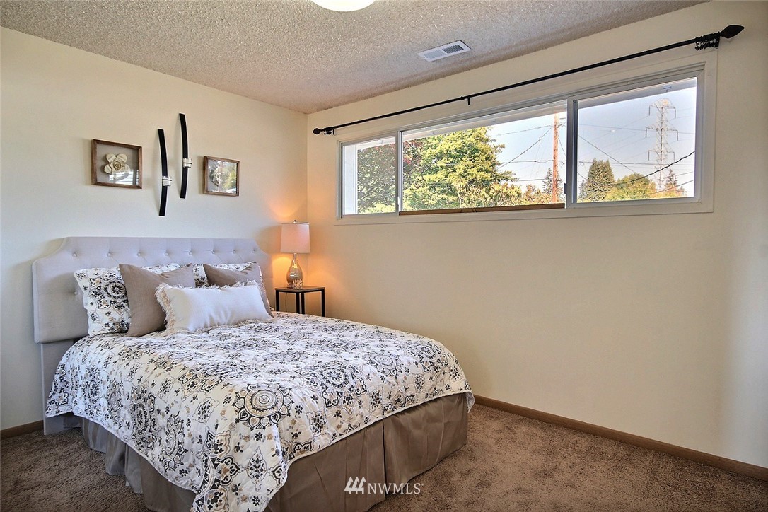 687 Redmond Avenue Northeast Renton, WA 98056 - Photo 9 of 19 Gallery Image 9