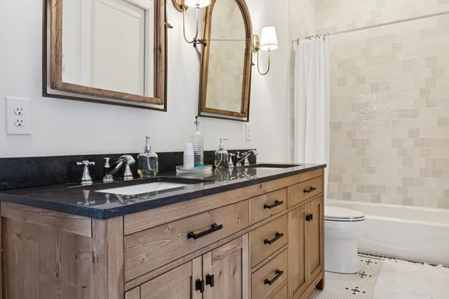 $948,000 | 890 Hackberry Lane, Nunnelly, TN 37137