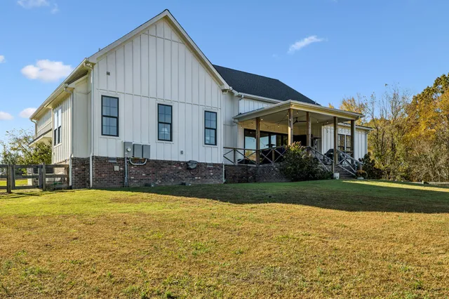 $948,000 | 890 Hackberry Lane, Nunnelly, TN 37137