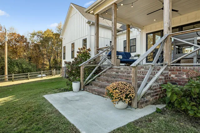 $948,000 | 890 Hackberry Lane, Nunnelly, TN 37137