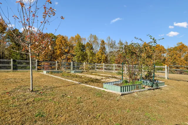 $948,000 | 890 Hackberry Lane, Nunnelly, TN 37137