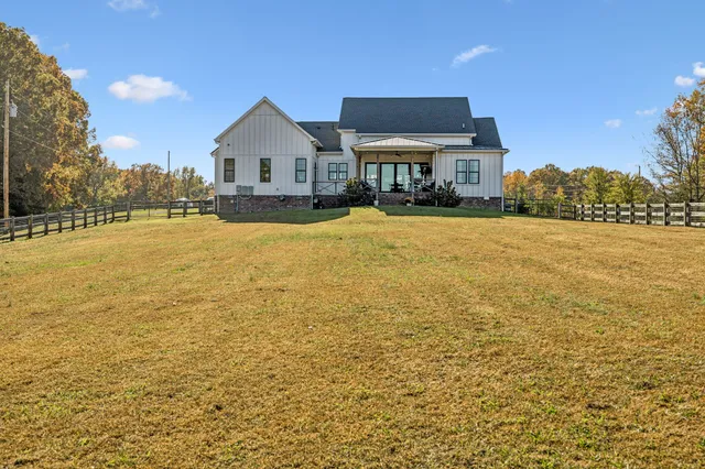 $948,000 | 890 Hackberry Lane, Nunnelly, TN 37137