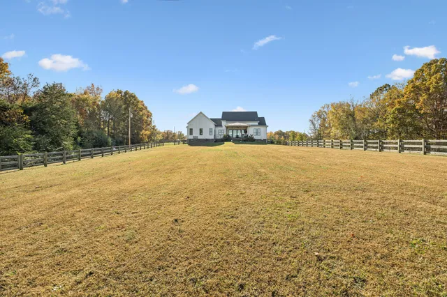 $948,000 | 890 Hackberry Lane, Nunnelly, TN 37137