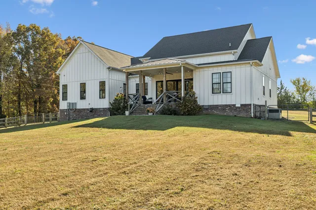 $948,000 | 890 Hackberry Lane, Nunnelly, TN 37137