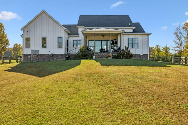 $948,000 | 890 Hackberry Lane, Nunnelly, TN 37137