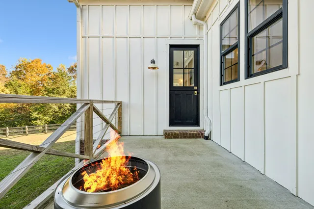 $948,000 | 890 Hackberry Lane, Nunnelly, TN 37137