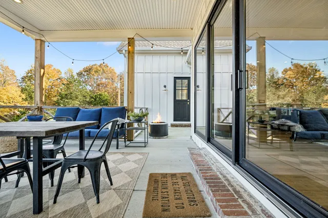 $948,000 | 890 Hackberry Lane, Nunnelly, TN 37137