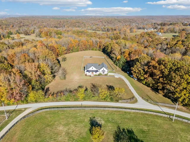 $948,000 | 890 Hackberry Lane, Nunnelly, TN 37137