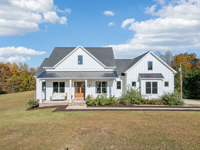 $948,000 | 890 Hackberry Lane, Nunnelly, TN 37137