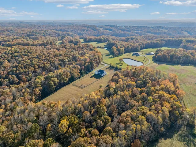 $948,000 | 890 Hackberry Lane, Nunnelly, TN 37137