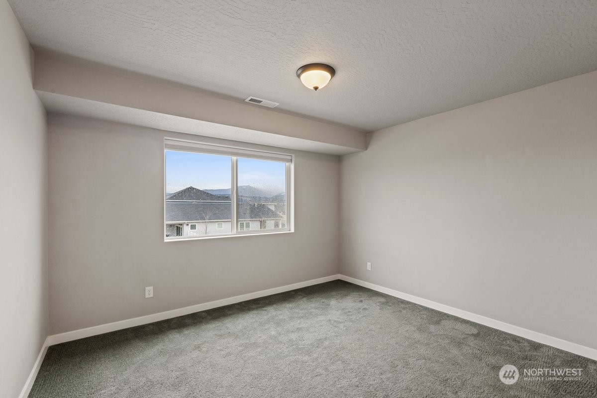 1835 Hood River Road Liberty Lake, WA 99016 - Photo 19 of 37 an empty room with a window