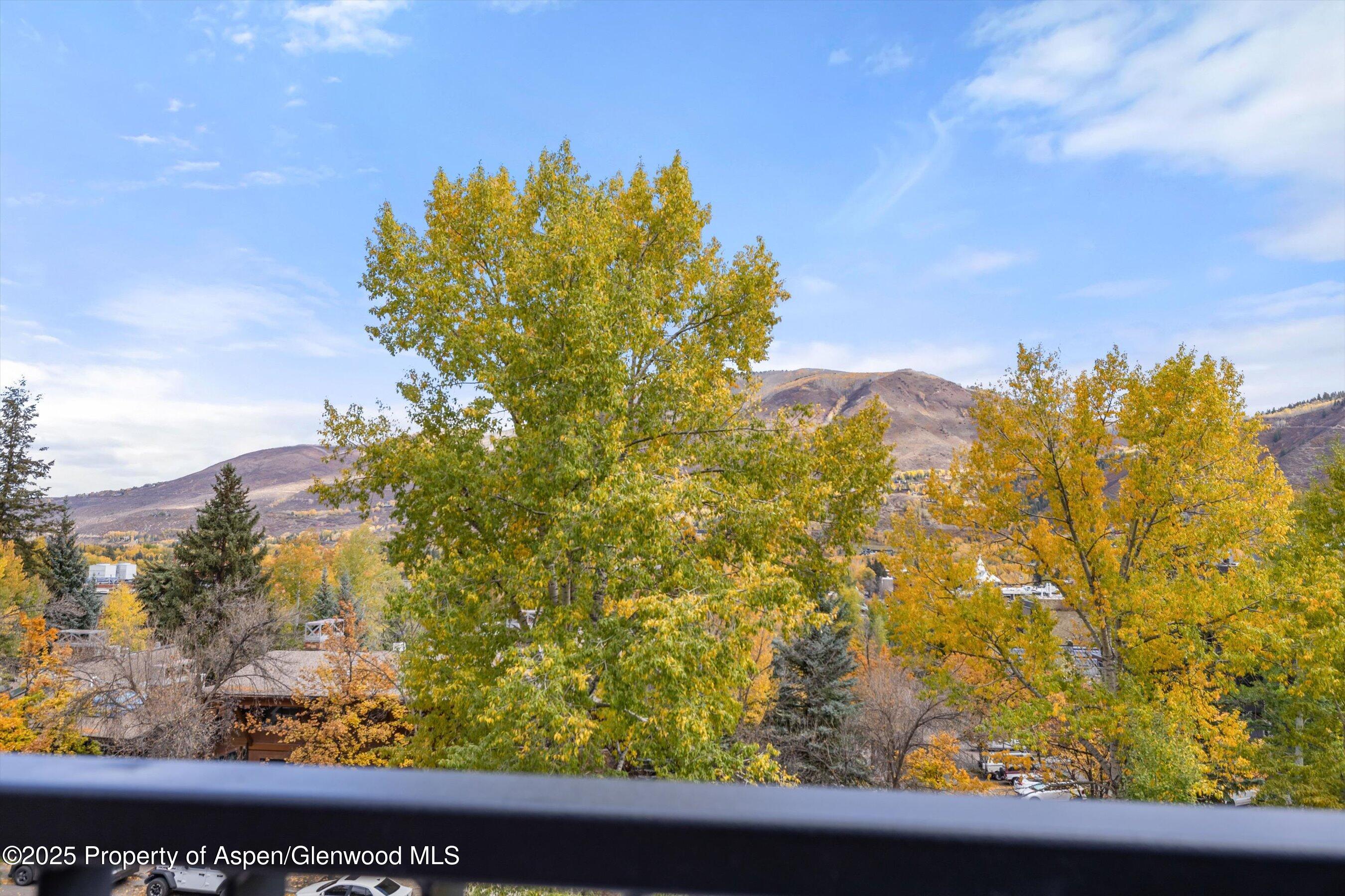 800 South Mill Street, Unit 303C Aspen, CO 81611 - Photo 19 of 32 a view of sky from a balcony