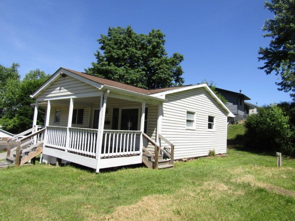 533 Ehman Avenue Baden, PA 15005 - Photo 4 of 27