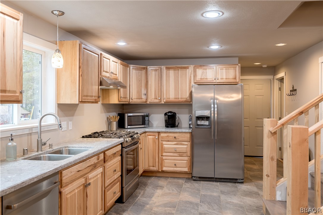 270 Spruce Lane Sugarloaf, CA 92386 - Photo 19 of 39 a kitchen with kitchen island granite countertop a sink stainless steel appliances and cabinets