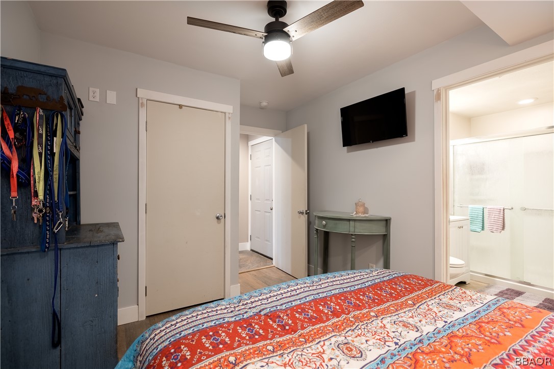 270 Spruce Lane Sugarloaf, CA 92386 - Photo 33 of 39 a bedroom with a bed and a television