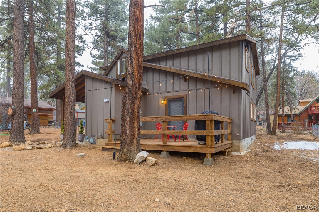270 Spruce Lane Sugarloaf, CA 92386 - Photo 4 of 39 a view of a house with a back yard