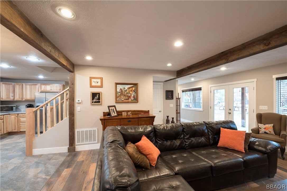 270 Spruce Lane Sugarloaf, CA 92386 - Photo 9 of 39 a living room with furniture and a flat screen tv