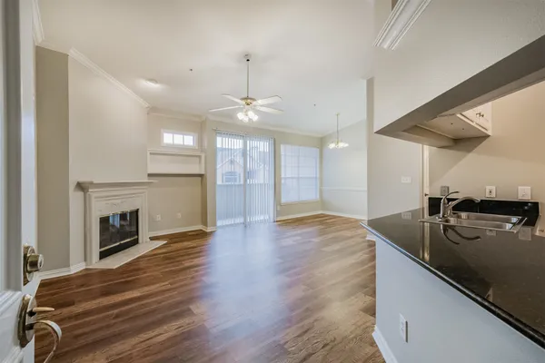 $1,995 | 2111 Welch Street, Unit B304, Houston, TX 77019